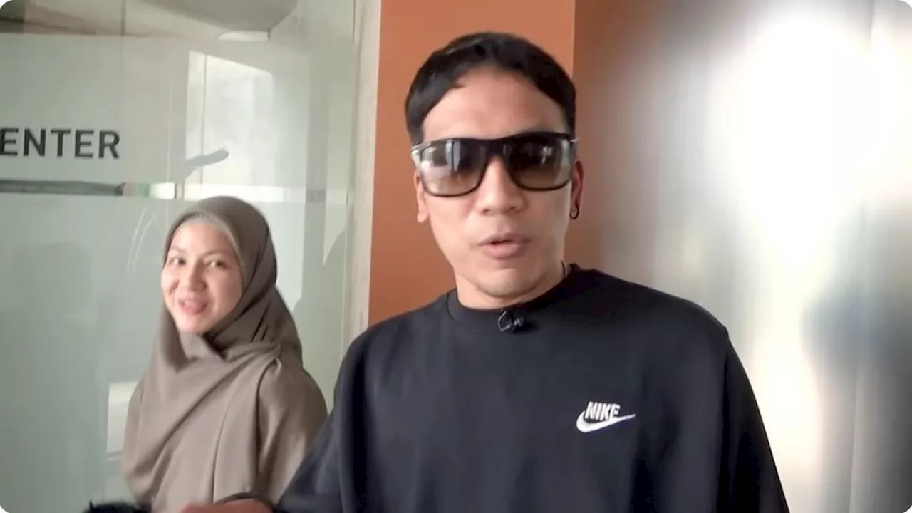 Desta Pamer Dijenguk Natasha Rizky dan Anak-anak di Rumah Sakit, Mantan Istri Mendekat ke Tepi Ranjang