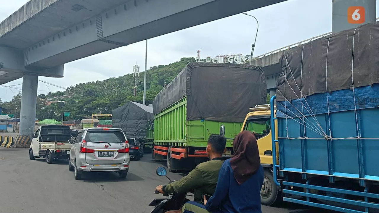 Kemacetan Panjang Terjadi di Luar Pelabuhan Merak hingga Tol Tangerang-Merak