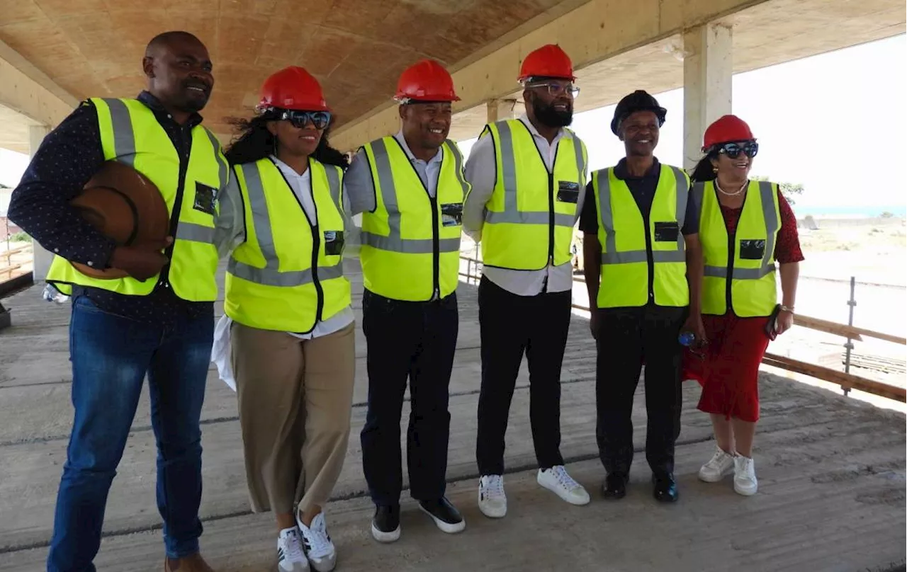 Executive mayor, Cllr Gary van Niekerk, leads oversight visit to R50m Moore Dyke project