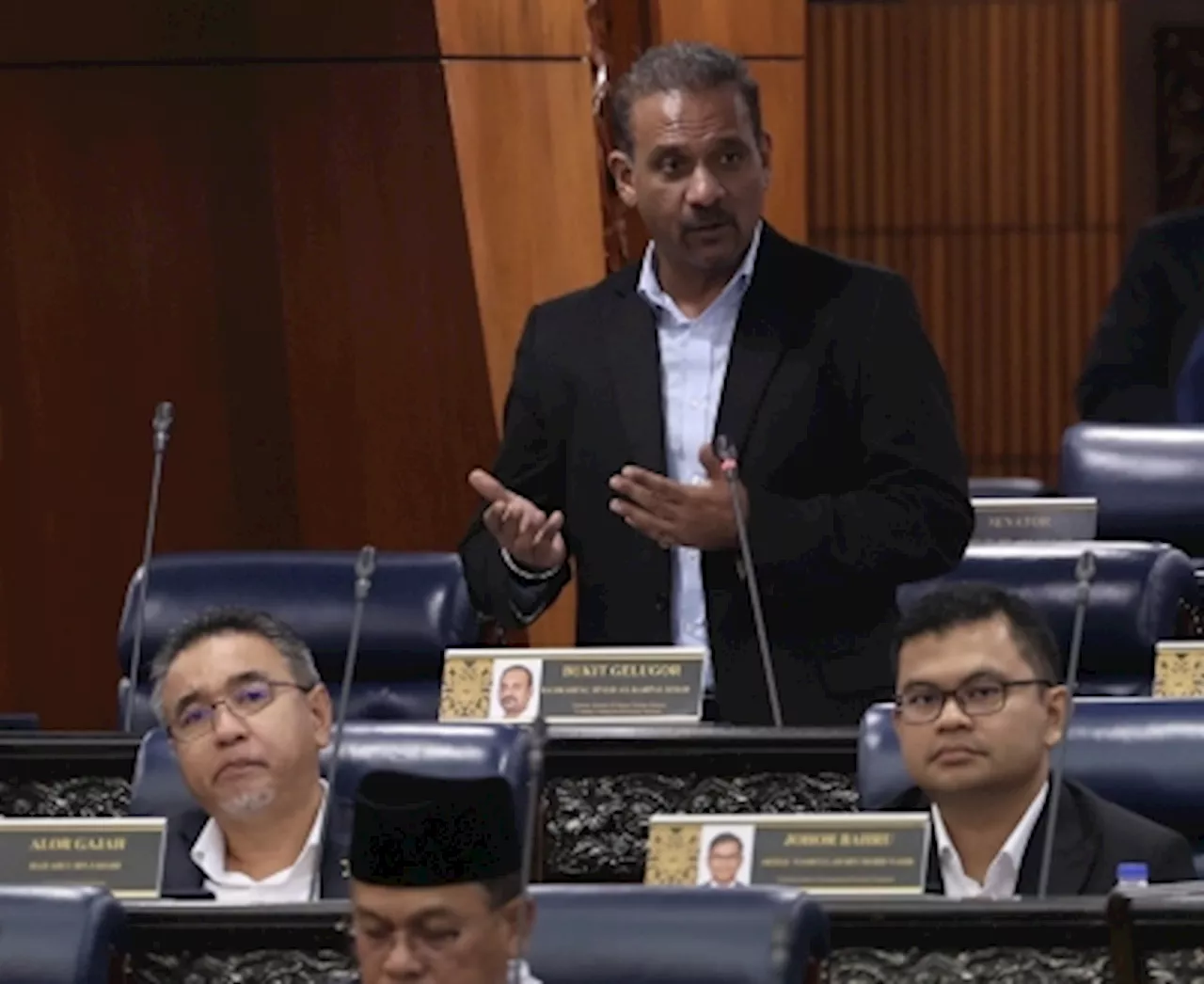 Cabinet ‘contacting’ Speaker makes it seem Parliament under Putrajaya’s thumb, DAP MP says