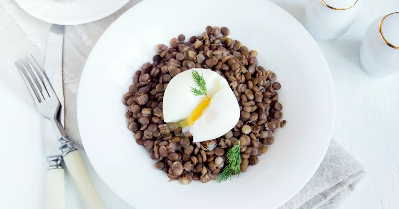 La salade de lentilles à la cannelle et œuf poché de Cyril Lignac