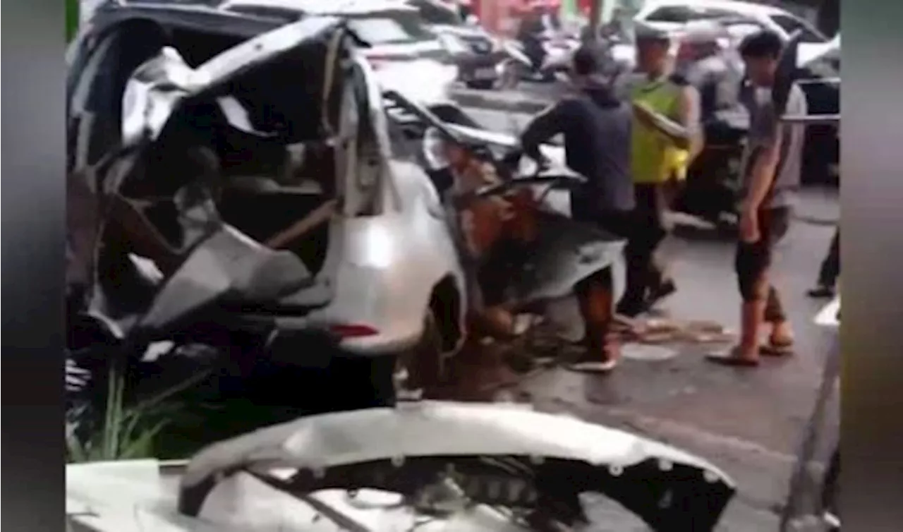 Mobil Angkut Lima Orang Tabrak Pohon di Palembang Satu Tewas