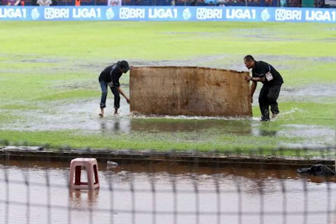 Stadion Brawijaya Kediri Tergenang Air