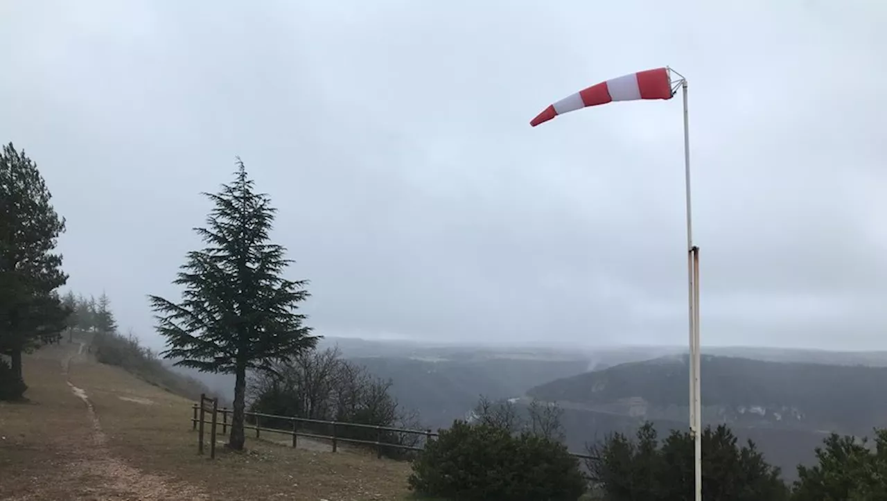 Vents violents en Aveyron : des rafales à plus de 140 km/h relevées à Millau ce samedi