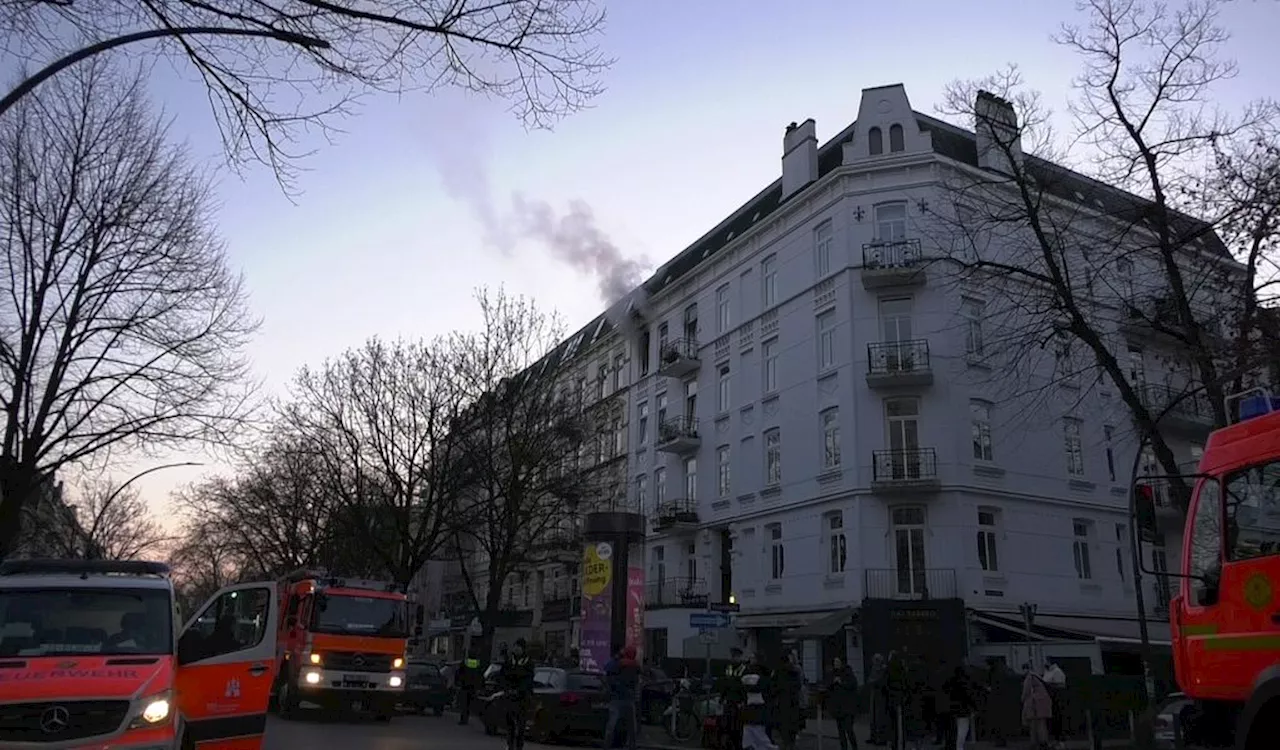 Wohnungsbrand in Hoheluft: Familie rettet sich aus Dachgeschoss