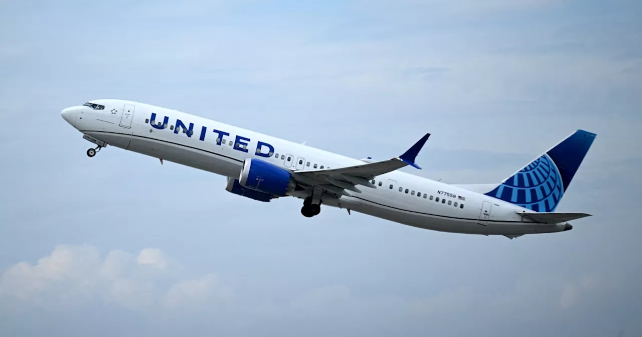 United to pause pilot hiring, citing Boeing's delivery delays