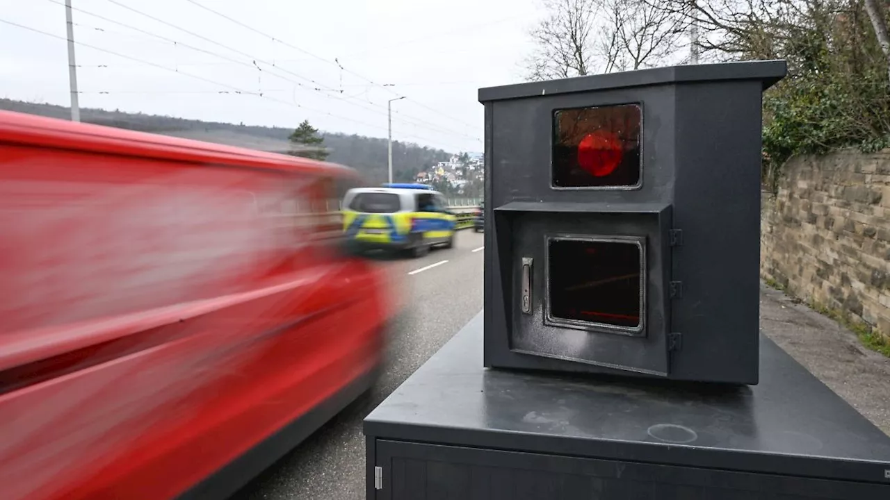 Rheinland-Pfalz & Saarland: Zehn Attacken auf Blitzer-Anhänger im Saarland