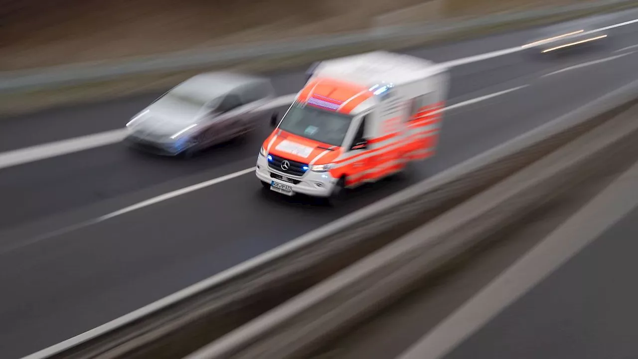 Thüringen: Auto kracht in Baustelle: Zwei Schwerverletzte auf A4