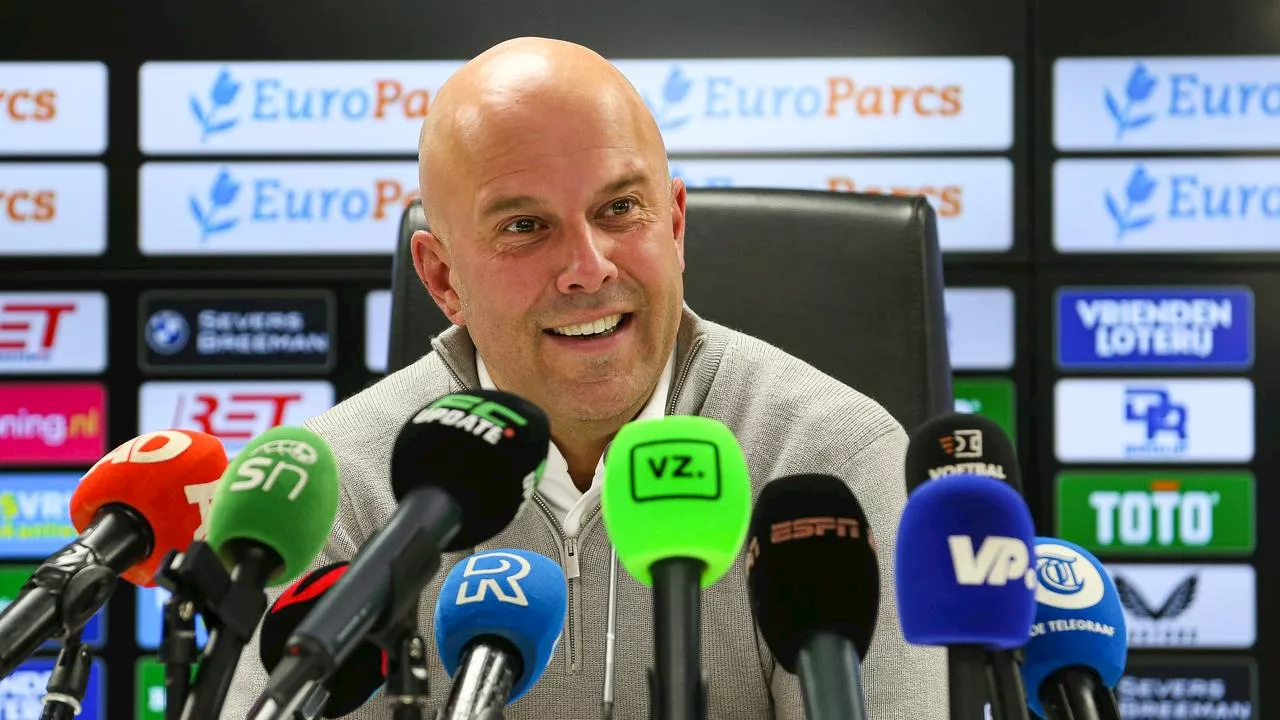 Feyenoord-trainer Slot geeft uitleg over klachten: 'Ik heb kinkhoest'