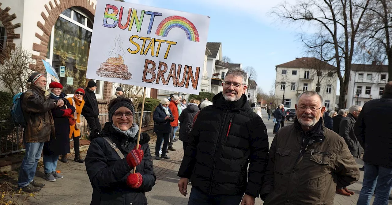 Für und gegen die Demokratie: Knapp 600 Teilnehmer bei zwei Demos in Bad Oeynhausen