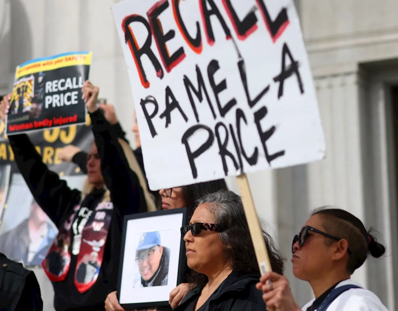 Organizers of recall against Alameda County District Attorney Pamela Price turn in signatures