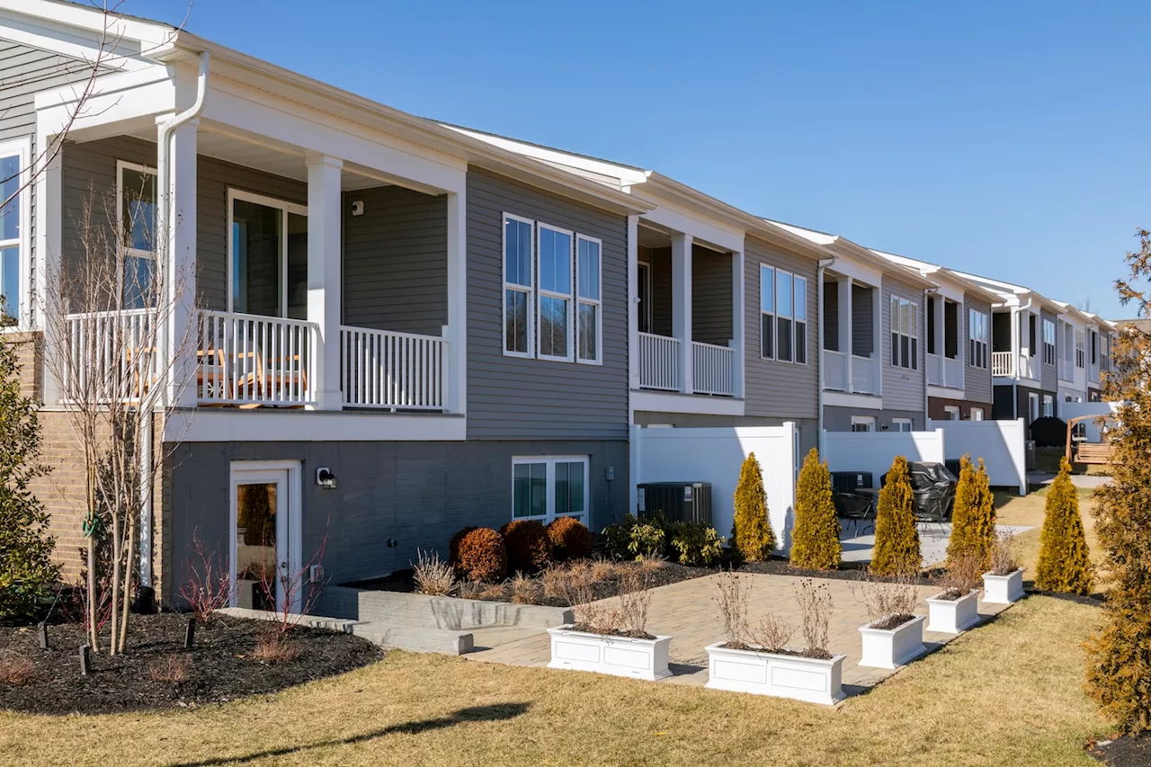 Main-level living for adults 55+ in Clarksburg, Md.