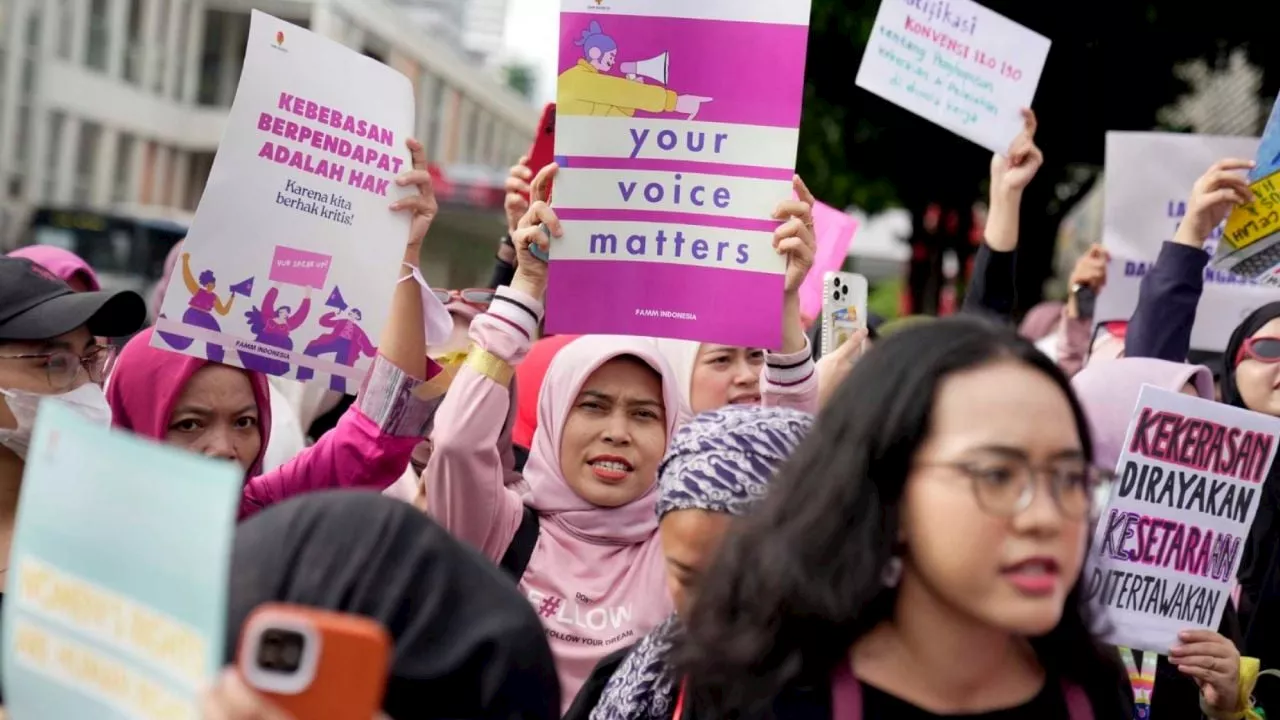 Francia blinda el derecho al aborto mientras el mundo conmemora el Día Internacional de la Mujer