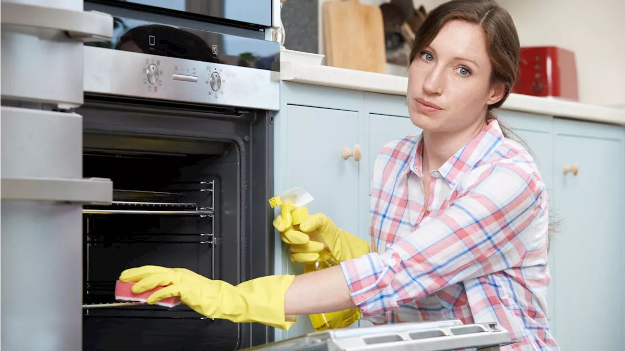 Backofen reinigen: Diese Hausmittel helfen selbst gegen Eingebranntes