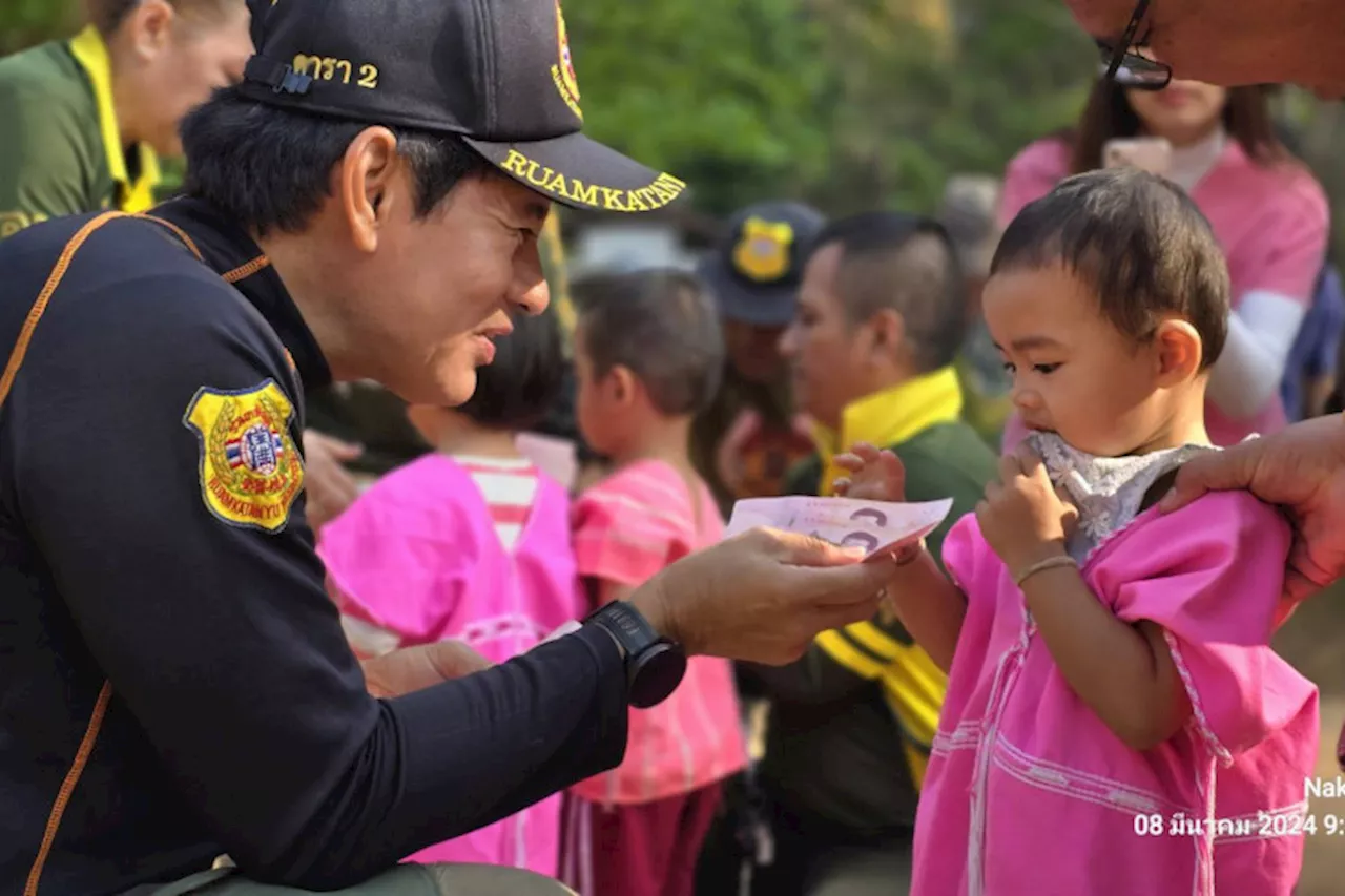 “มูลนิธิร่วมกตัญญู ส่งความสุขให้เด็กๆและผู้ปกครองบนดอยในถิ่นทุรกันดาร