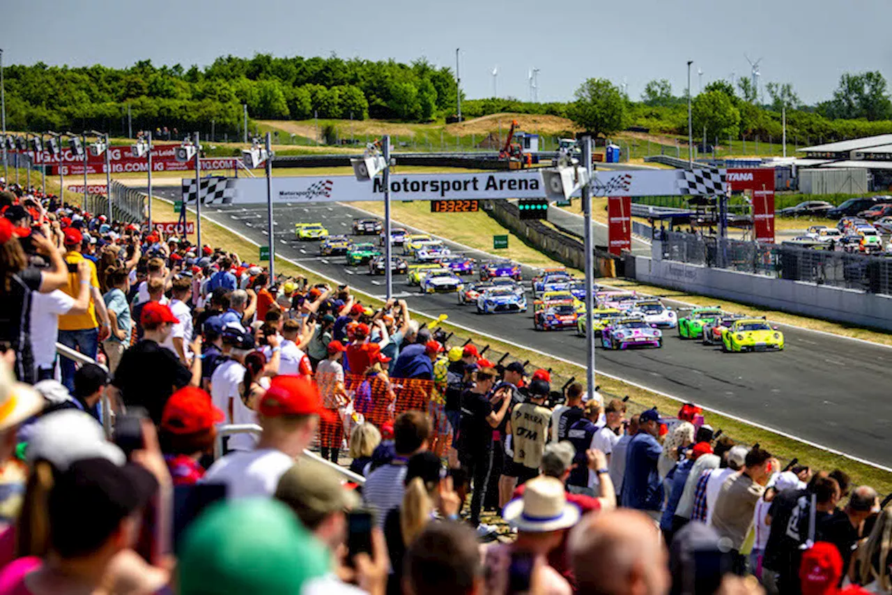 Große Nachfrage: Zusatztribüne in Oschersleben