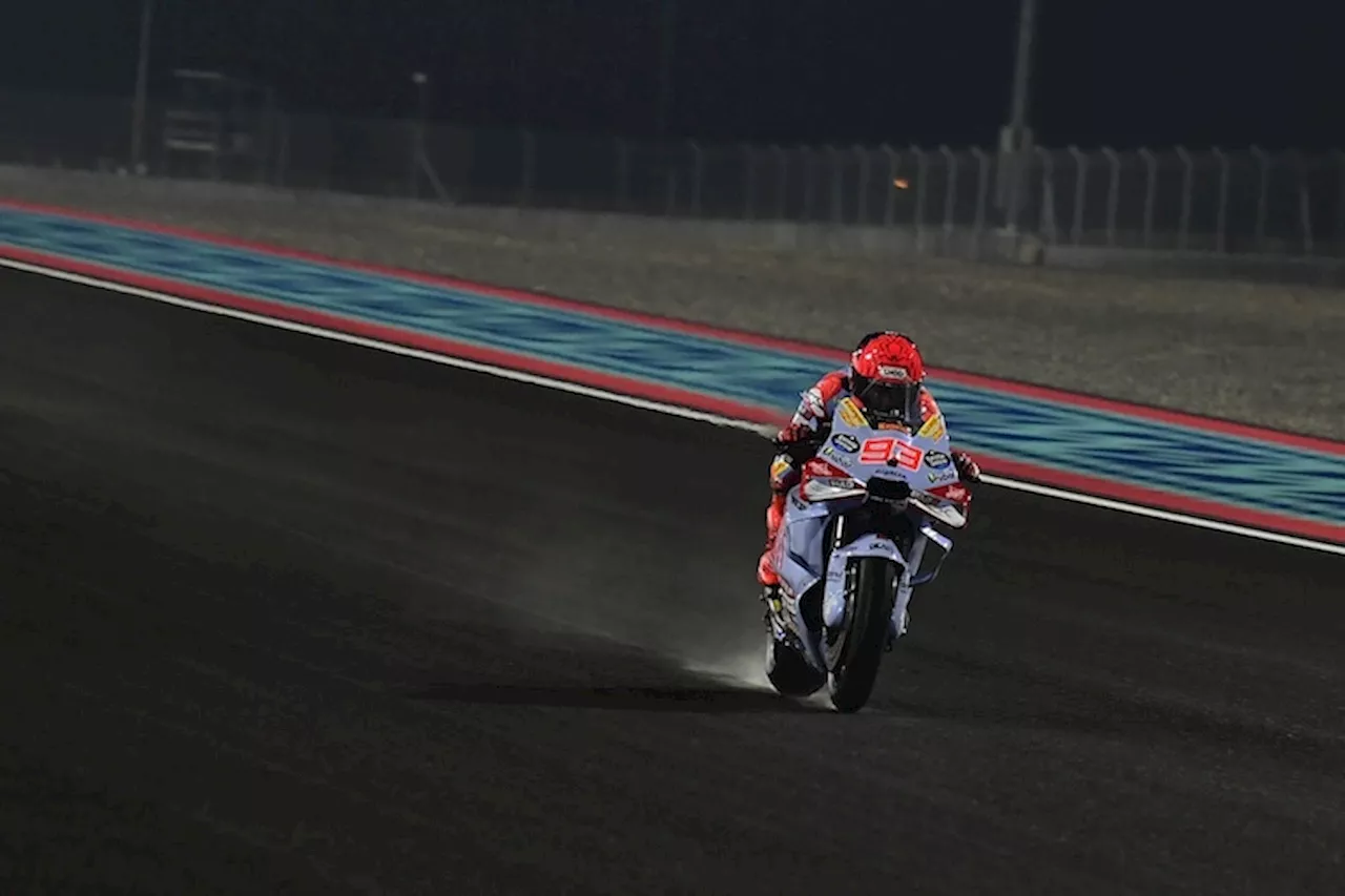 Regen in Katar: Marc Márquez fährt übers Wasser