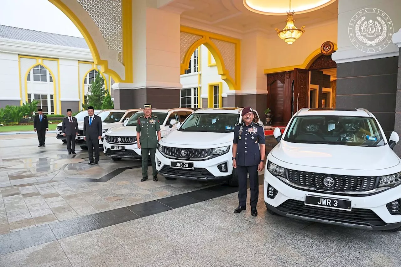 King gifts Proton X90 SUVs to IGP, officials