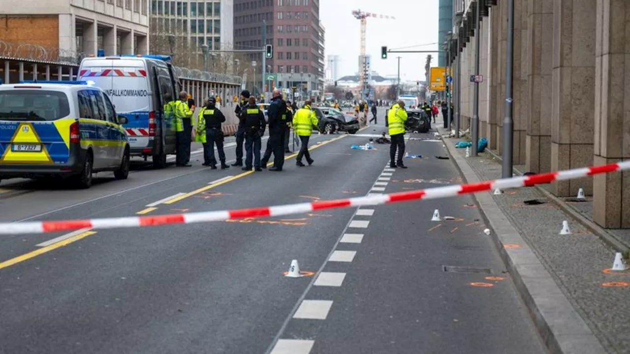 Verkehrsunfall: Mutter nach schwerem Verkehrsunfall in Berlin gestorben