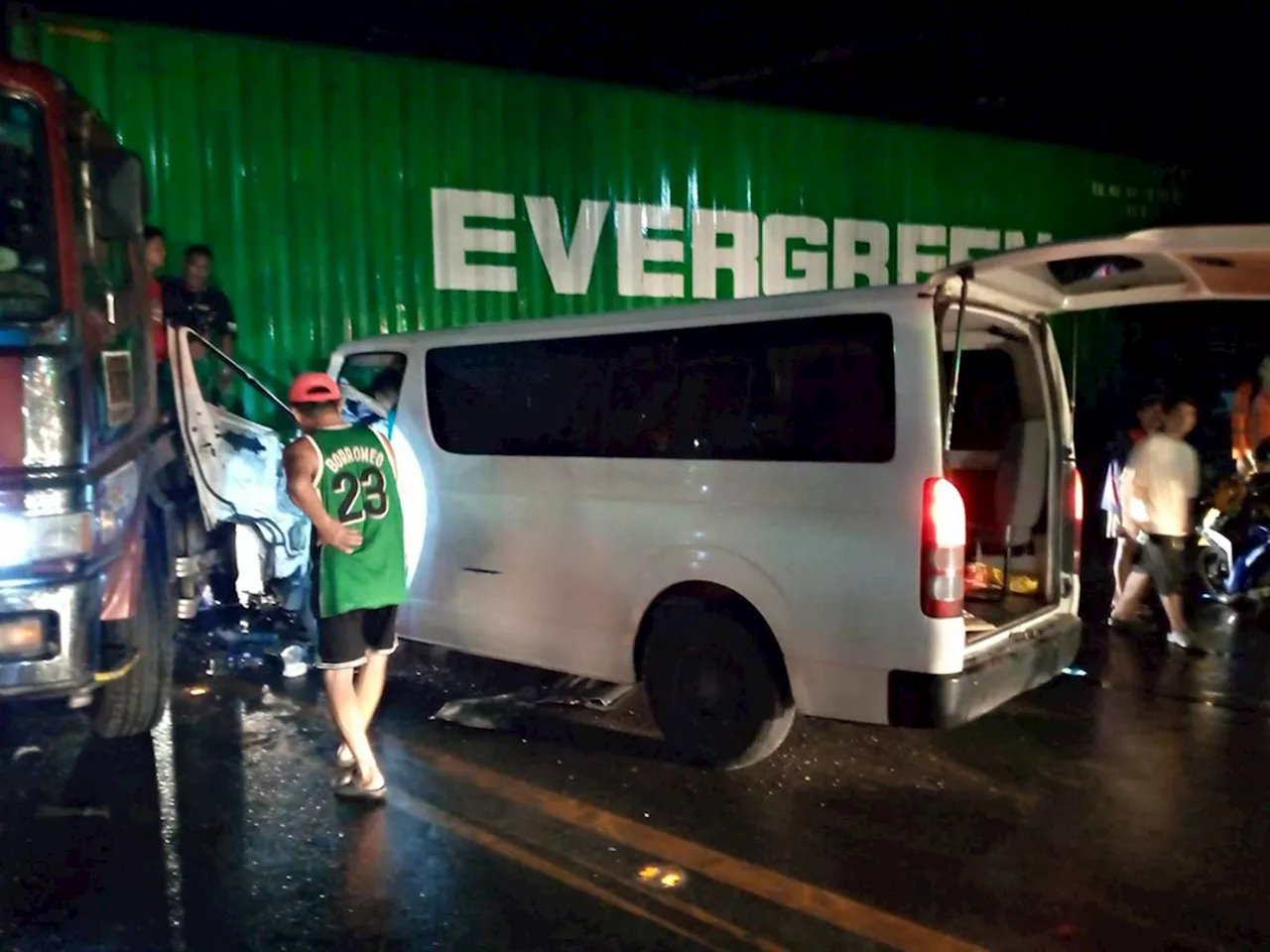 Japanese tourists bound for Oslob hurt in road accident