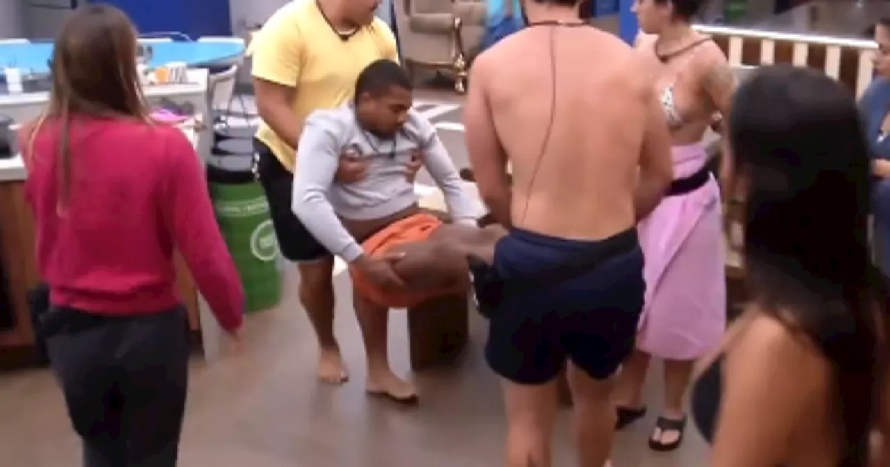 Davi passa mal no BBB24 e é carregado por colegas ao confessionário