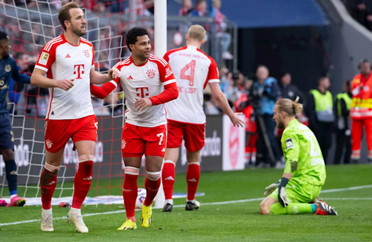 Kane hat-trick helps Bayern Munich to thumping 8-1 win to keep title hopes alive