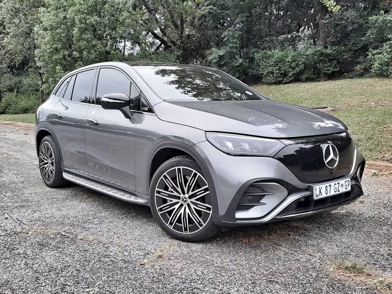 Spaceship-like Mercedes-Benz EQE 350 SUV shoots for the stars