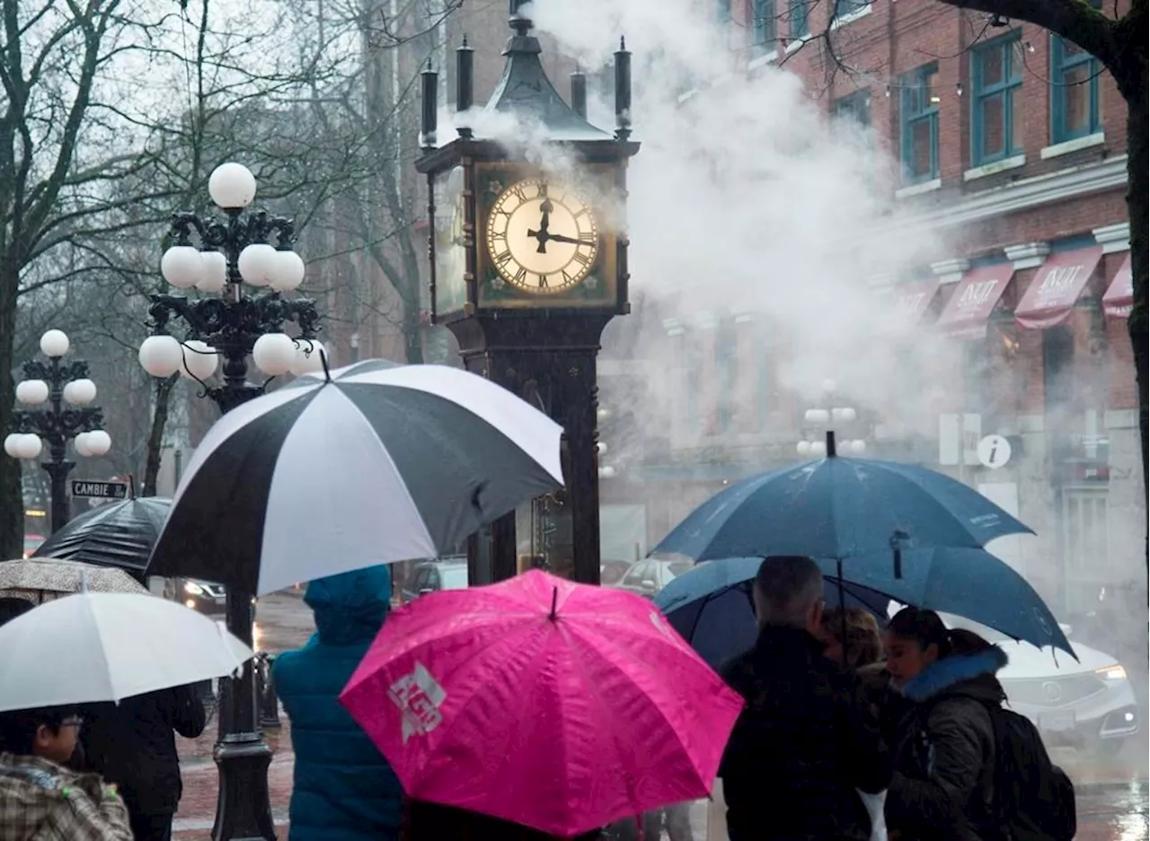 Most Canadians changing clocks to spring forward for daylight time