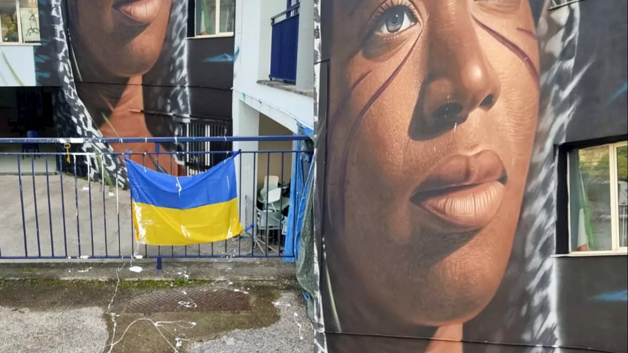 Jorit ancora nella bufera per la foto con Putin: ignoti cercano di imbrattare un suo murale