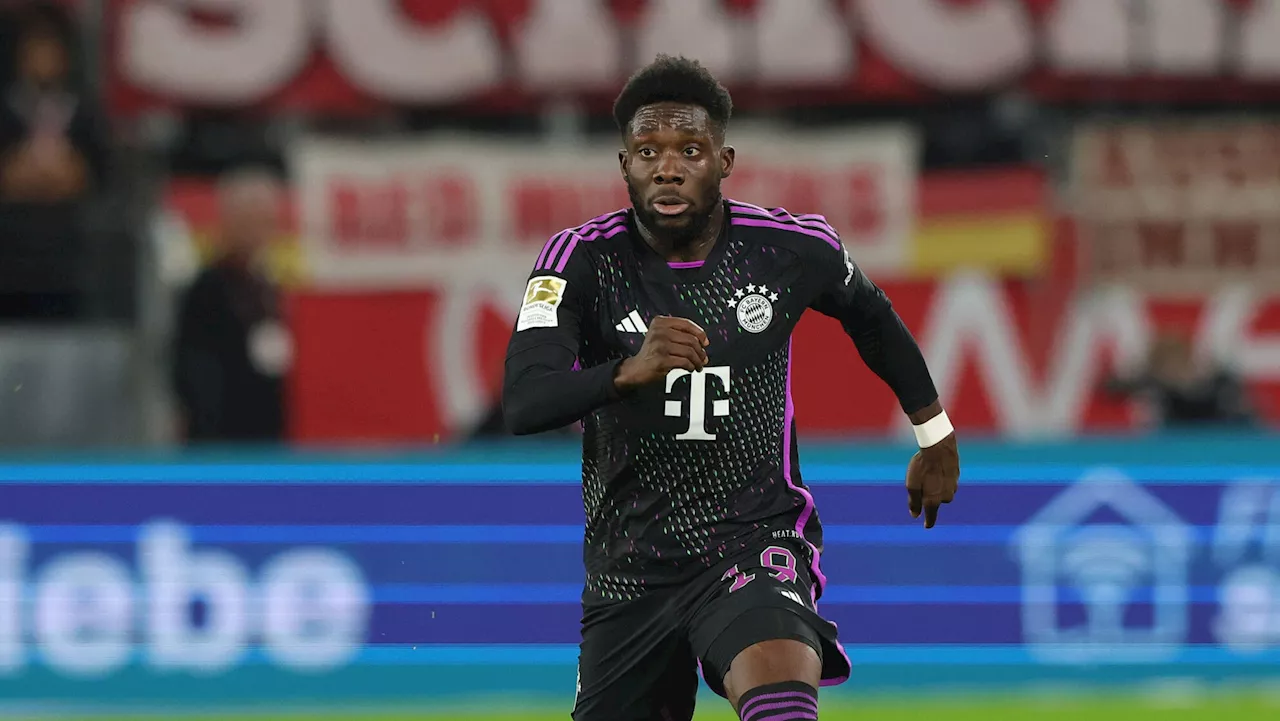 Canadian Davies leaves injured in Bayern match