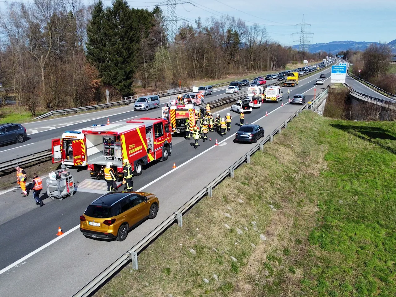 Videos und Bilder: Feuerwehreinsatz nach Unfall auf der A14