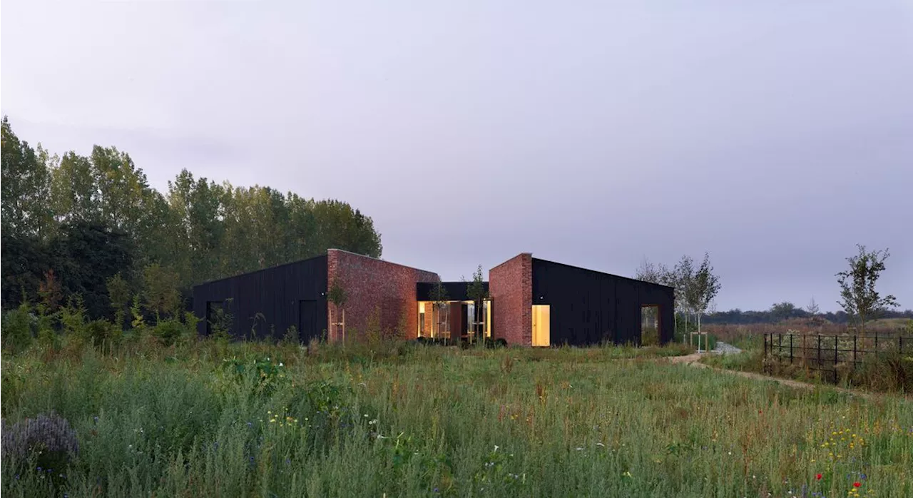 This Oxfordshire house is a modern retreat designed to frame views of nature