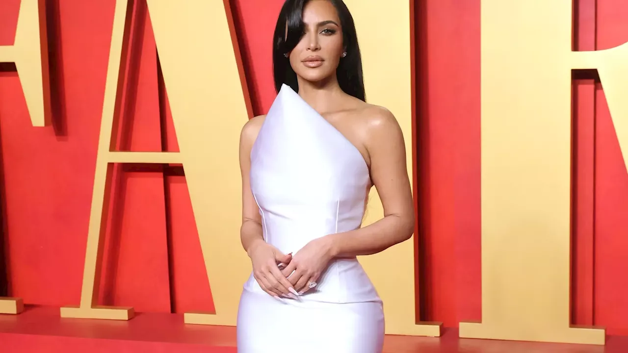 Kim Kardashian, demandada por asegurar que su mobiliario falso era de un famoso diseñador