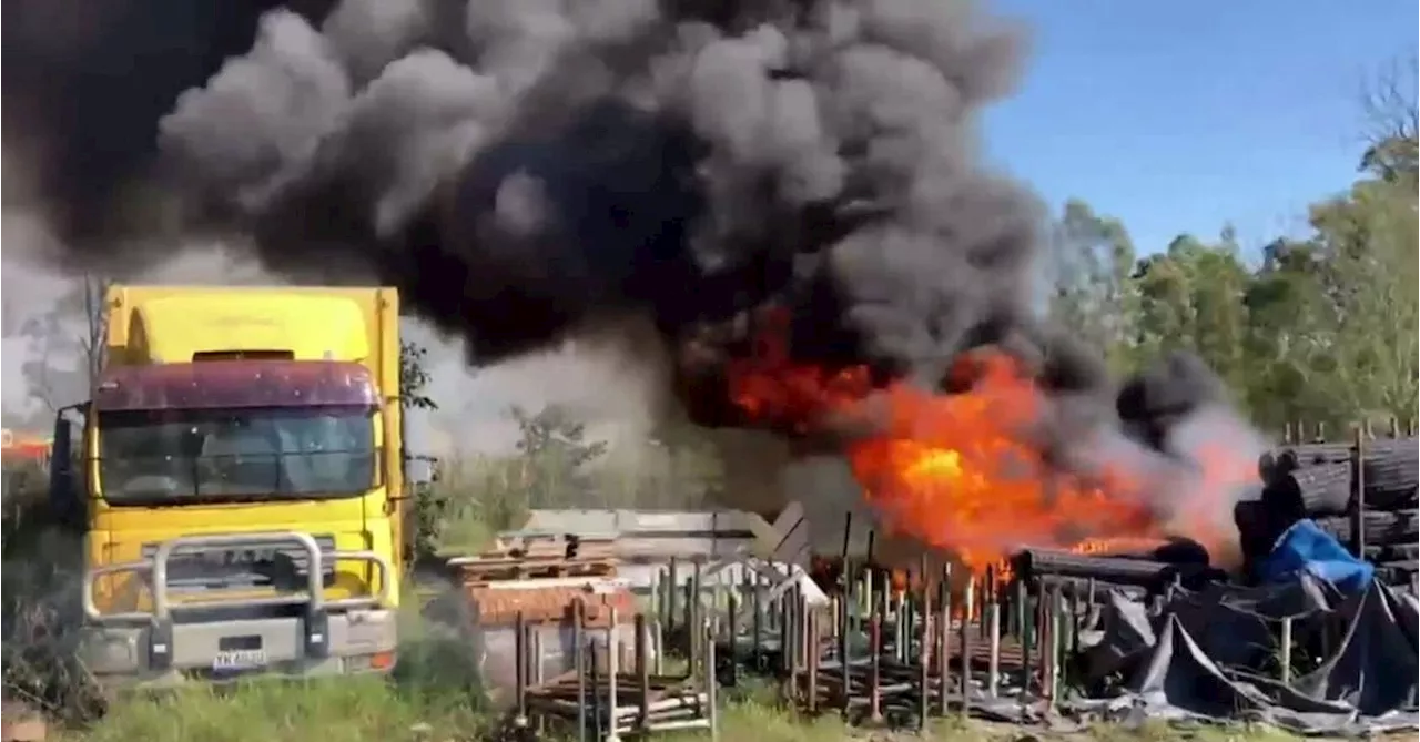 'So scary': Fires tear through four hectares of bushland in Sydney's south west