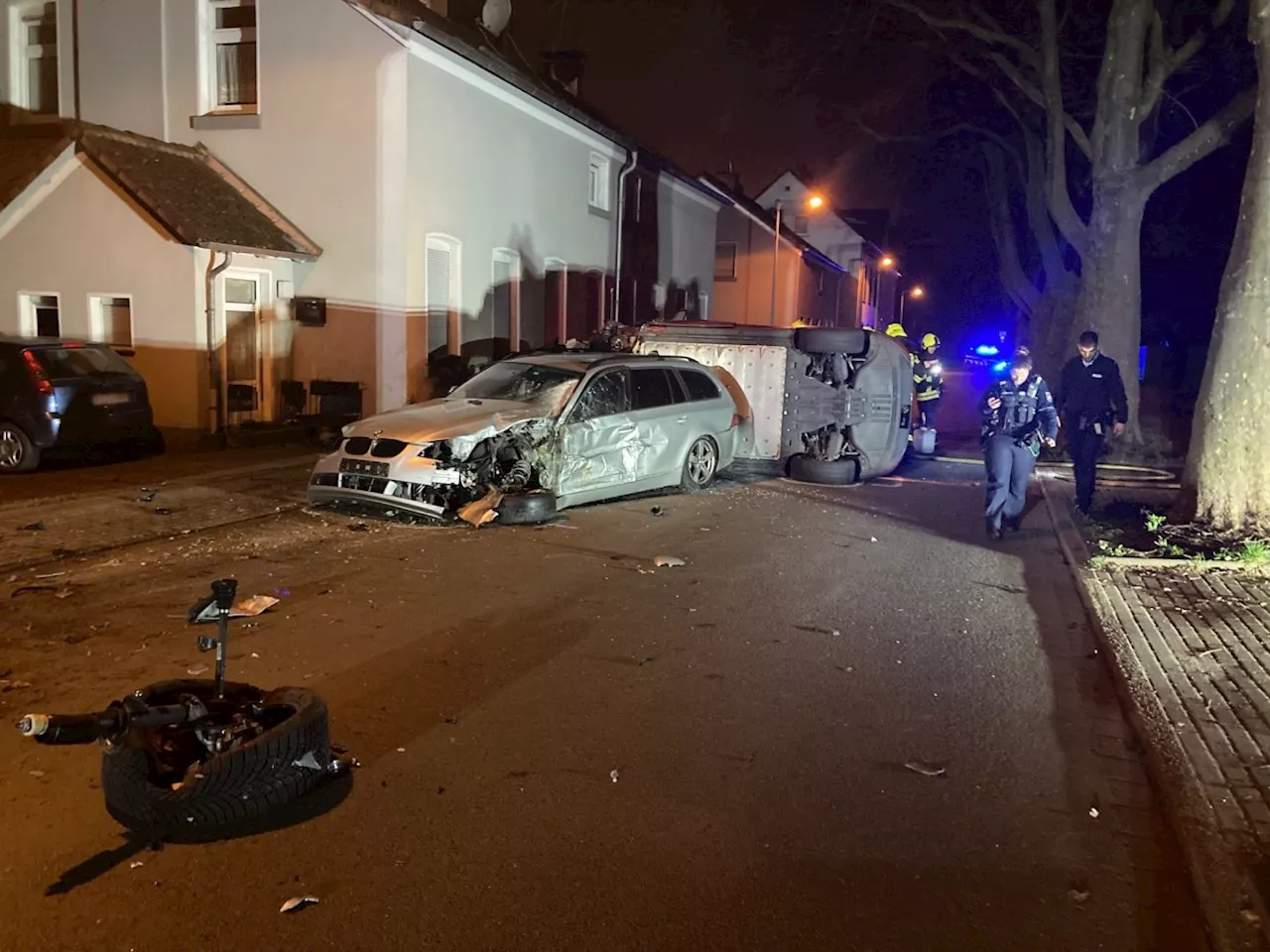 Sieben beschädigte Fahrzeuge nach Verkehrsunfall