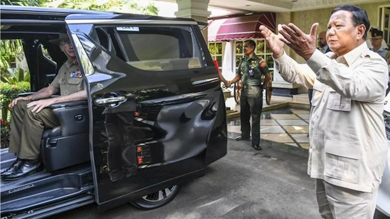 Prabowo Naik Mobil Mewah Hongqi L5 Saat Berkunjung ke China