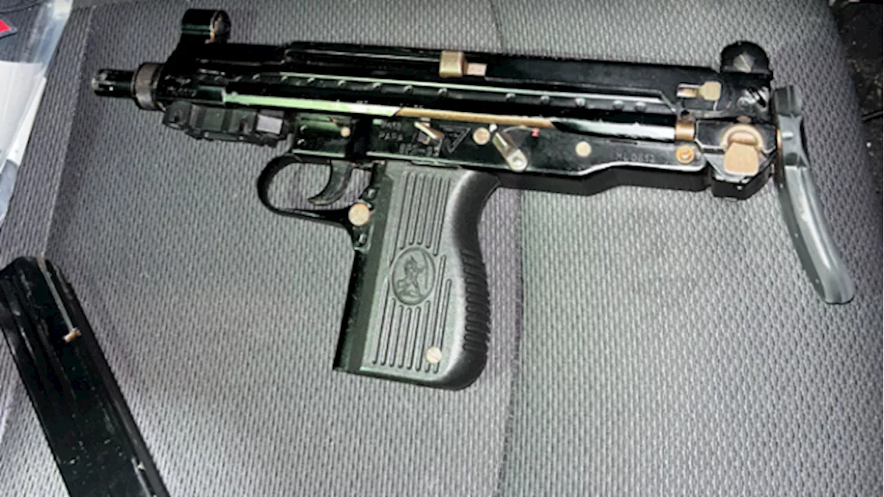 Officers pull over suspected impaired driver in Scugog, find sub-machine gun in car: police