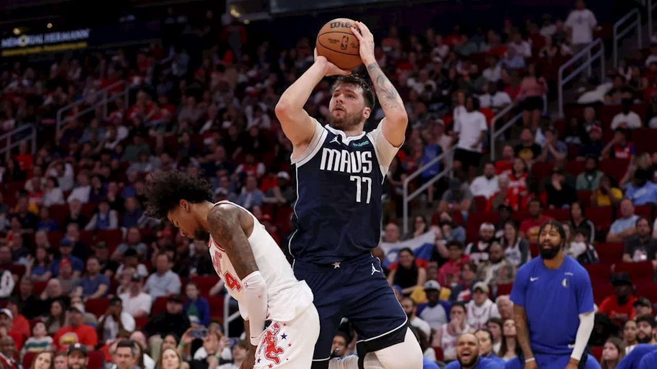 Mavericks keep rolling, snap Rockets' 11-game winning streak