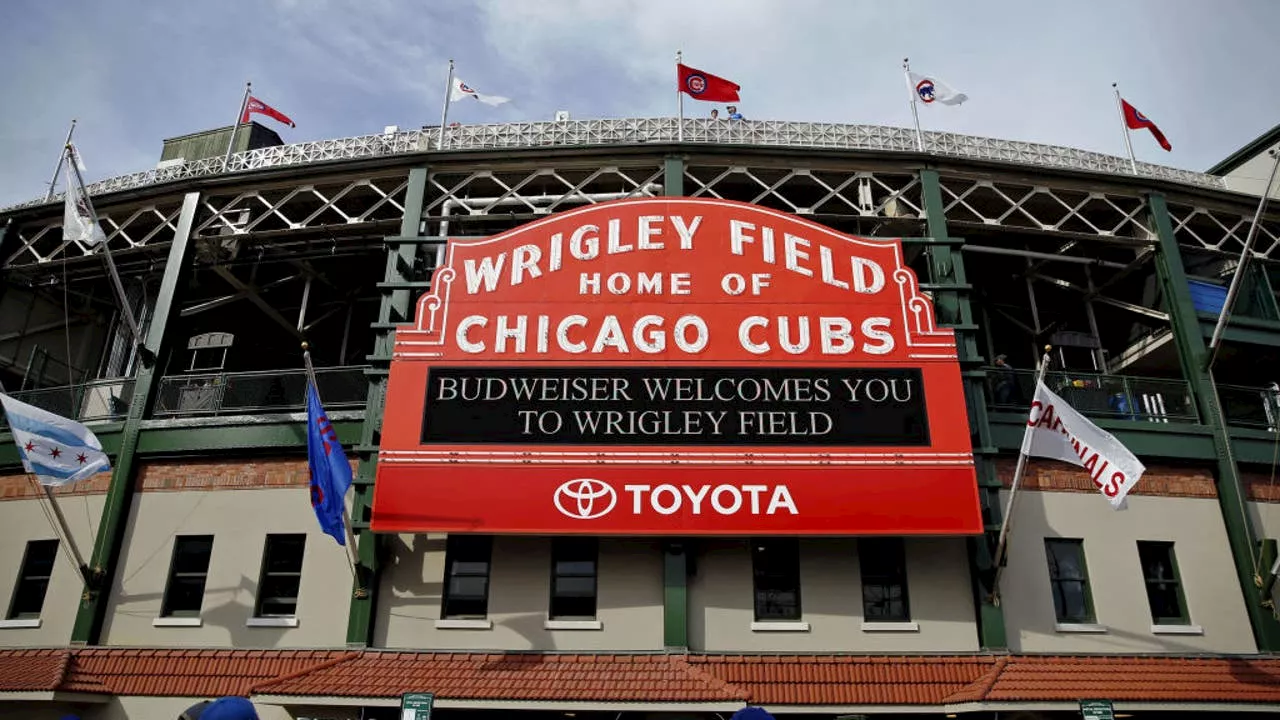 Chicago Cubs Home Opener: Fans flock to Wrigley Field