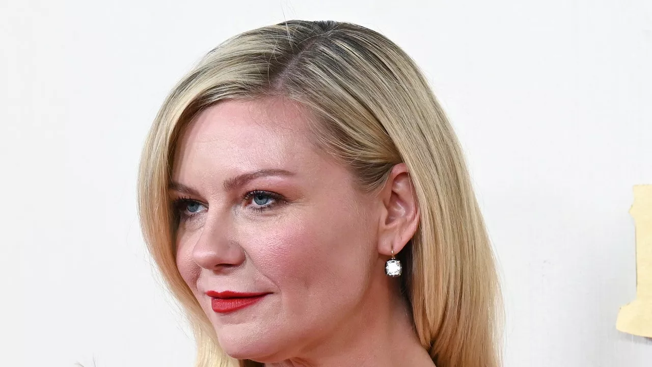 Kirsten Dunst Says Filming Her Iconic Spider-Man Kiss With Toby Maguire Was 'Miserable'