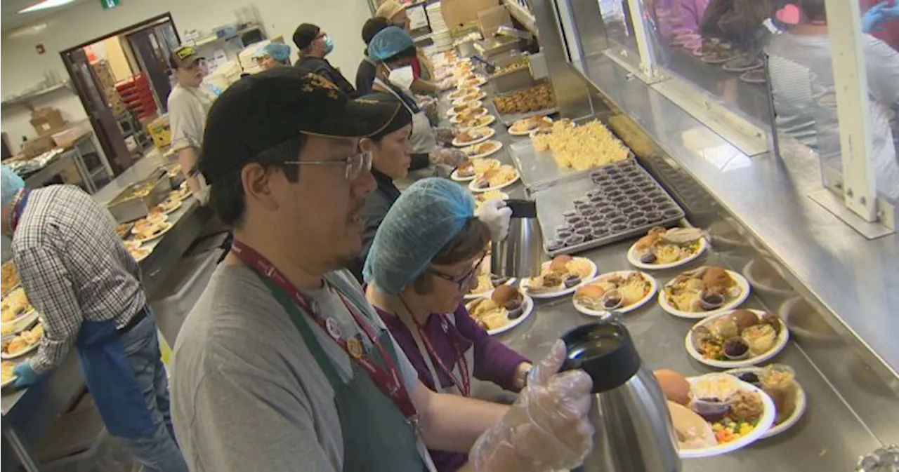 Winnipeg charity feeds hundreds of city’s vulnerable with Easter lunch