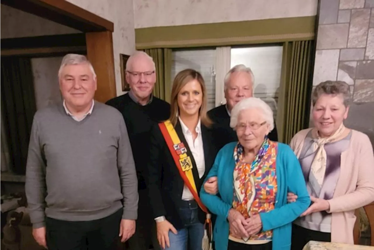 Honderd kaarsjes voor Rosalie Van de Poel