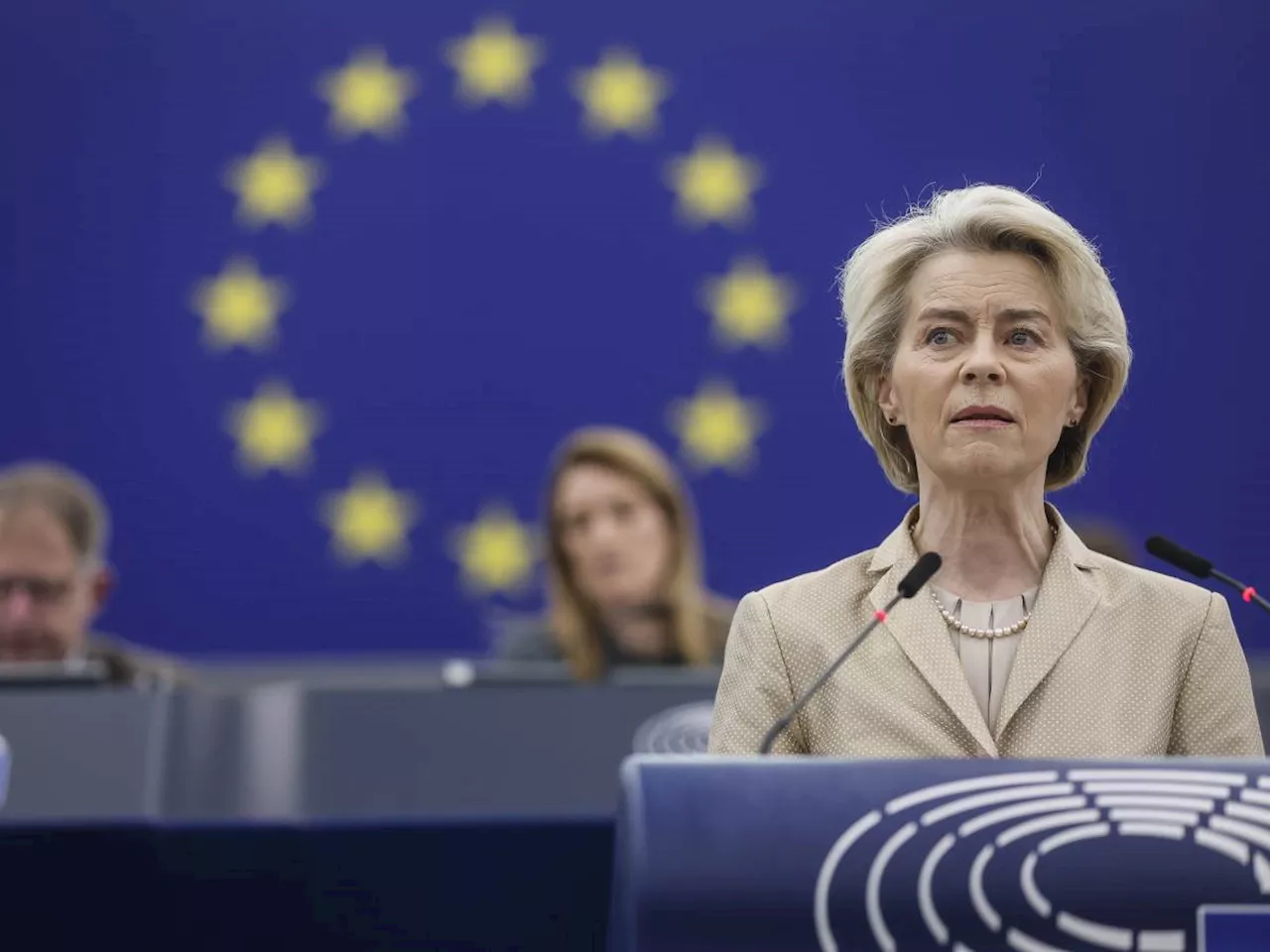 Pfizergate e trattativa sui vaccini: l'indagine su von der Leyen passa alla procura Ue