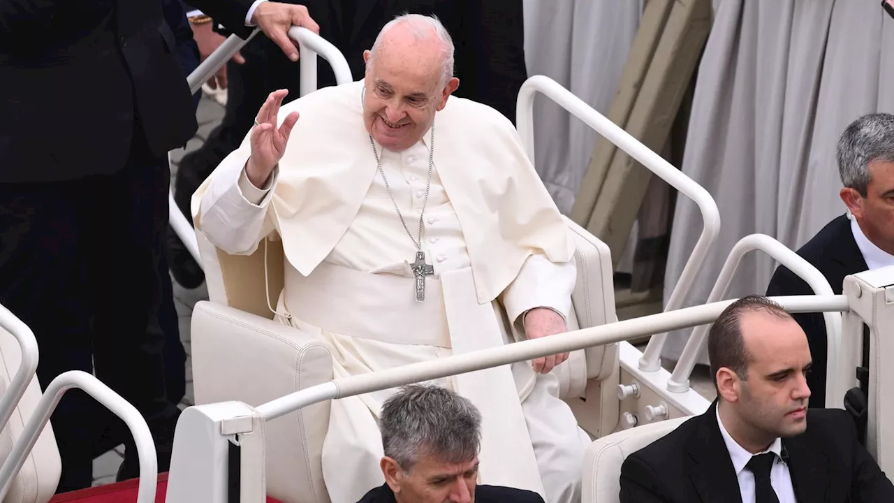 Papst Franziskus sieht in Vorgänger Benedikt einen 'Übergangspapst'
