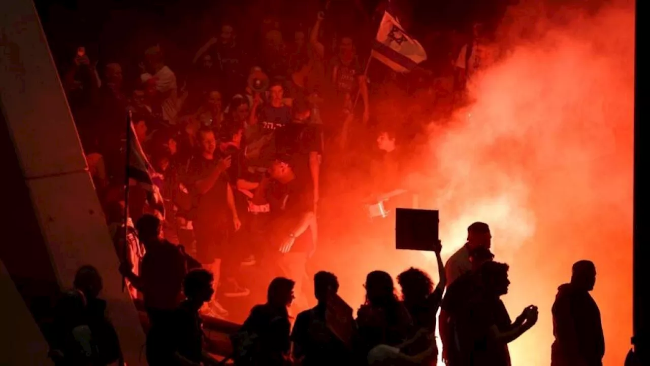 Israelis march against Netanyahu in mass protest