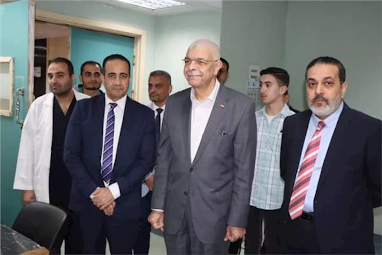 رئيس جامعة المنوفية يتفقد معهد الكبد القومي ويقدم التهنئة للأطقم الطبية والعاملين