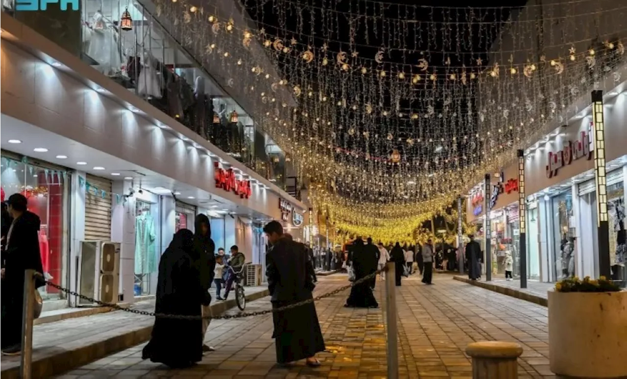 شاهد.. الأجواء الماطرة تحجب عادة متوارثة في عيد الفطر بالباحة