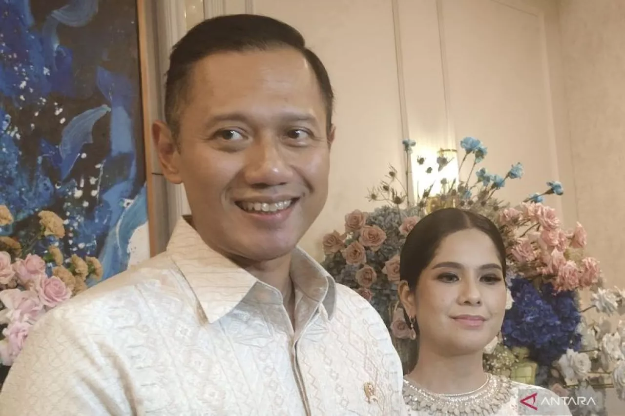 AHY-Annisa Pohan dekorasi rumah dengan aneka bunga untuk 'open house'