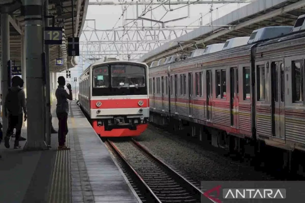 KRL Jabodetabek beroperasi hingga pukul 24.00 di malam takbiran