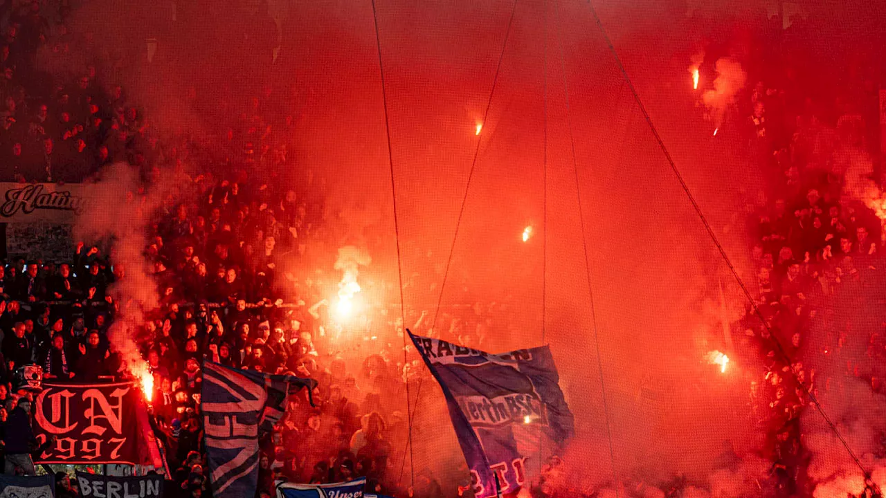 Hertha BSC: Hochsicherheits-Spiel: 20.000 Rostocker stürmen Hertha-Stadion